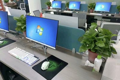 投影仪与计算机服务的完美融合 打造高效智能演示新时代